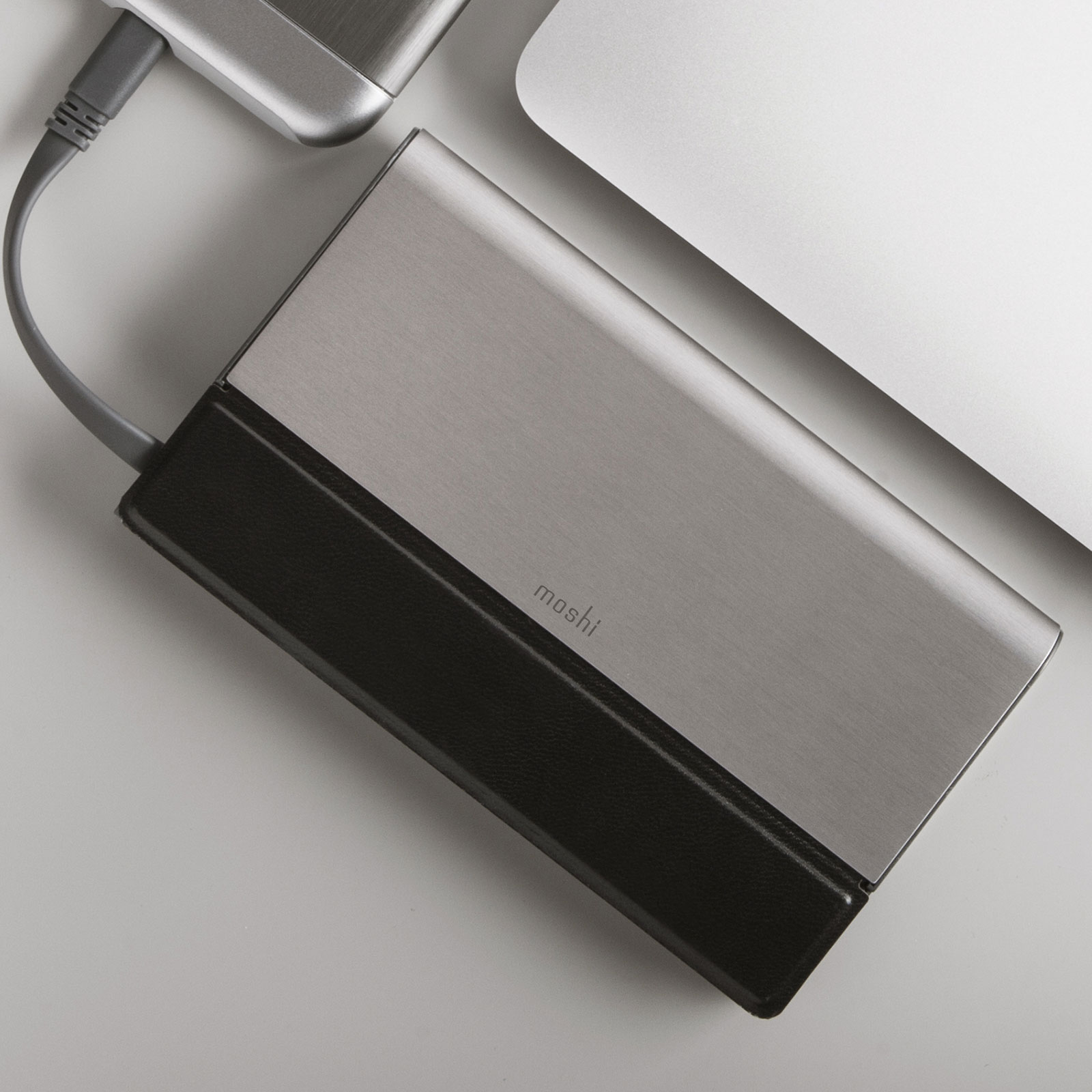 Moshi Ionbank 10K Portable Battery - Thumbnail 4